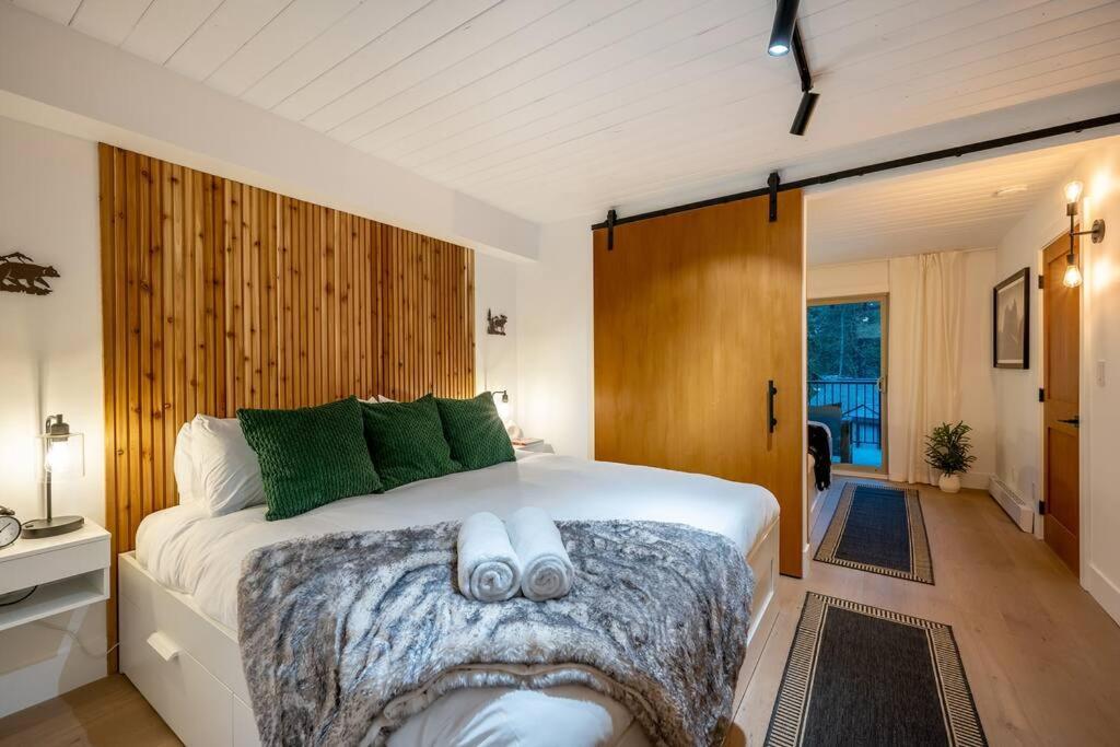 Powder & Pines Luxury Suite Whistler Exterior photo